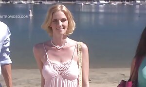 Clia Galtier گروه را جذب فیلم سکس زوری با مادر کرد ، زیرا دانش آموز به تمام ترک ها کشیده شده بود
