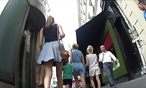 او در این عکسهای سکسی مادر و پسر مرحله سخت می جنگد